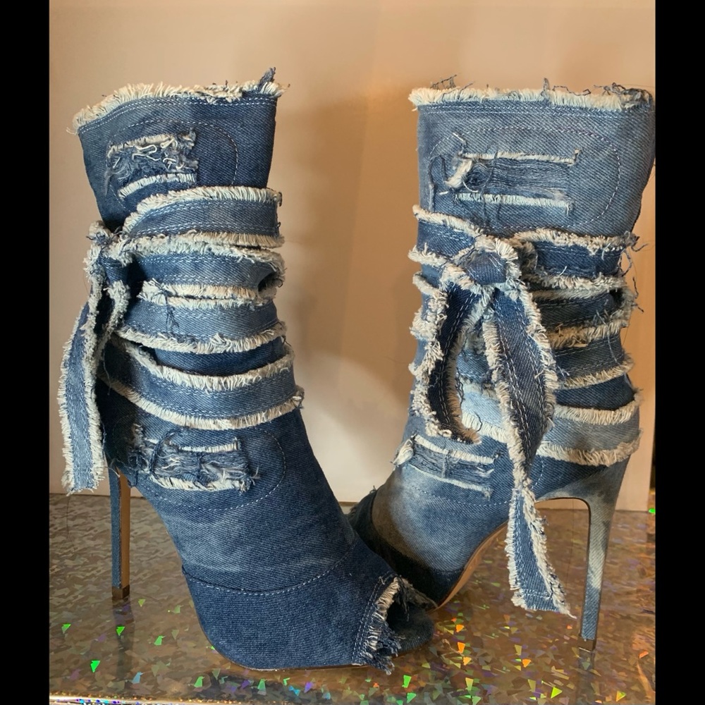 SOLD Women’s Booties size 6